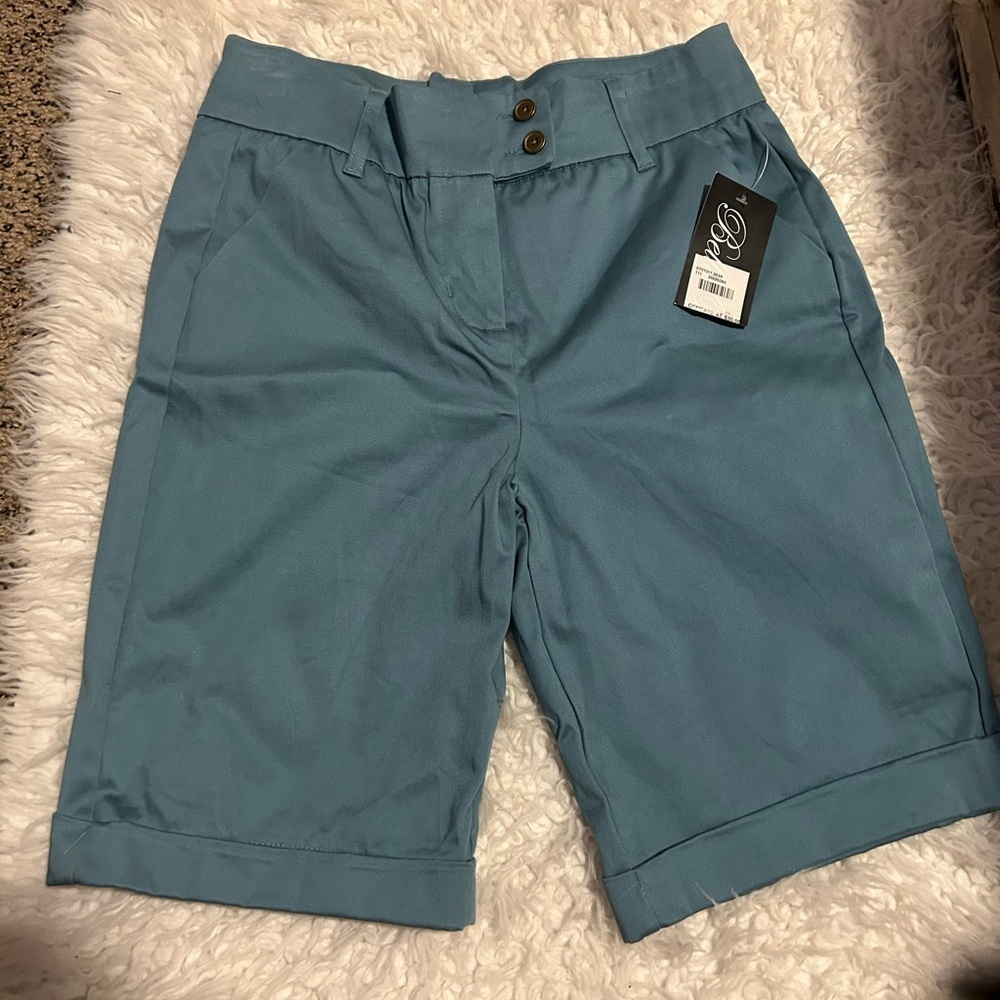 50%offw❤️ NWT - Bella Rose blue Bermuda Short size 6 S1